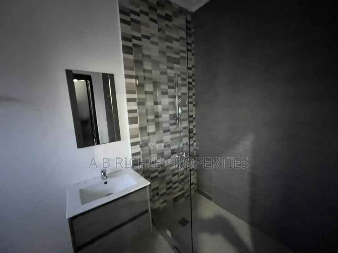 5bdrm House in Ab Richie Properties, Tseaddo for rent