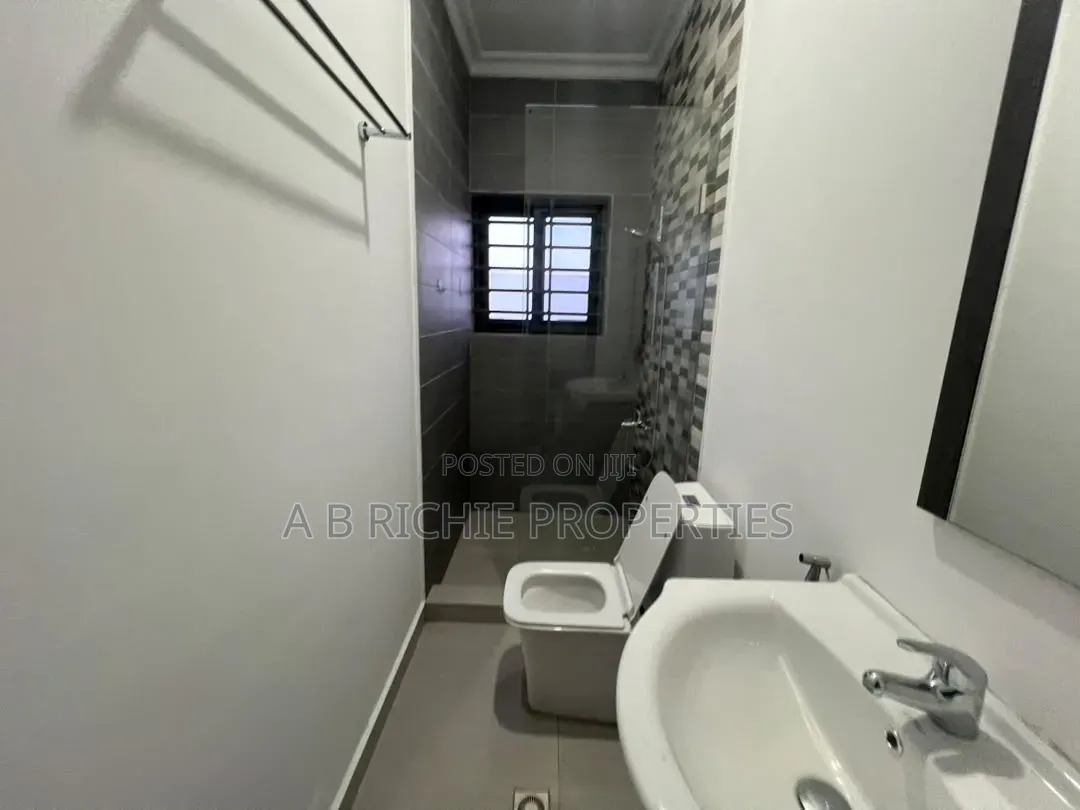 5bdrm House in Ab Richie Properties, Tseaddo for rent