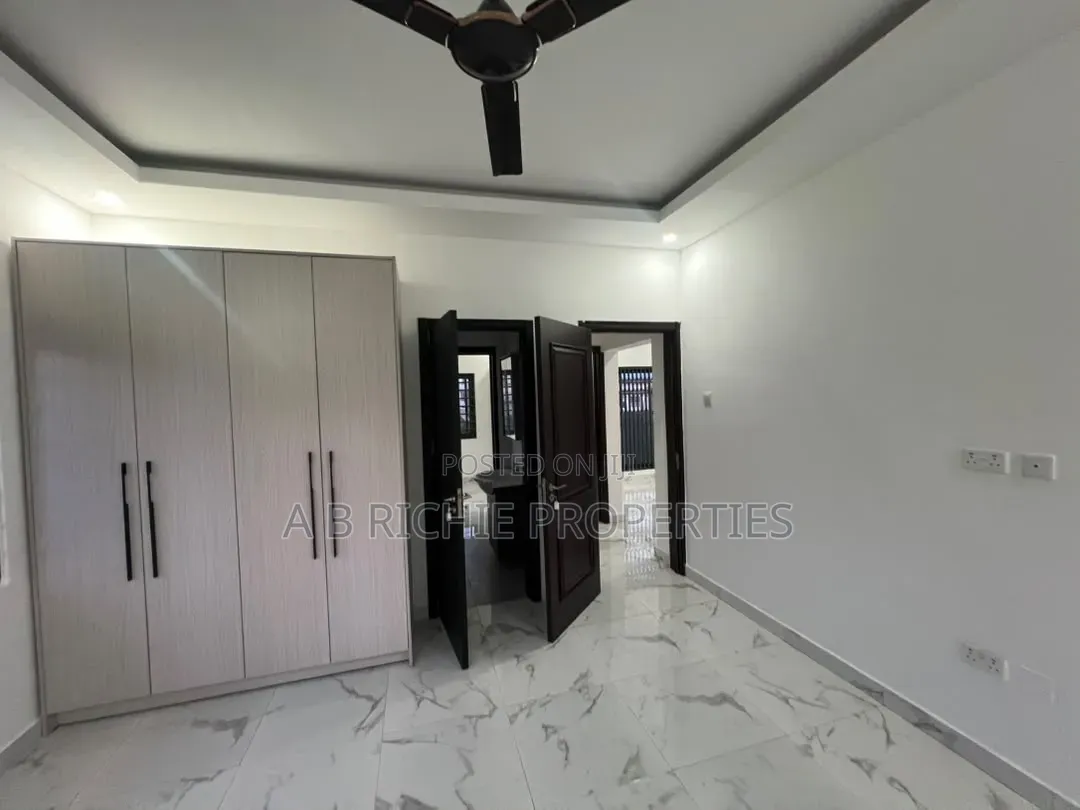 5bdrm House in Ab Richie Properties, Tseaddo for rent
