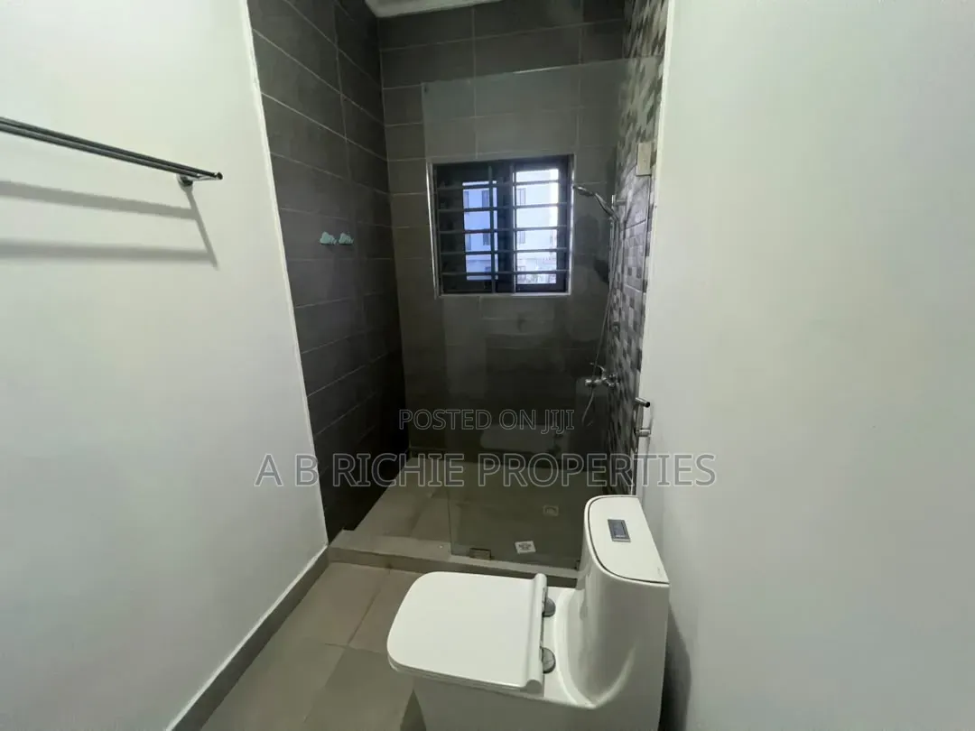 5bdrm House in Ab Richie Properties, Tseaddo for rent