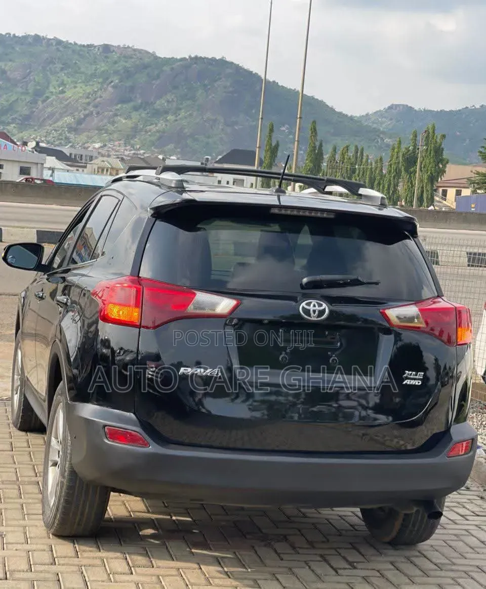 Toyota RAV4 XLE 4dr SUV AWD (2.5L 4cyl 6A) 2015 Black