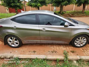 Hyundai Elantra Limited Sedan FWD (1.8L 4cyl 6A) 2016