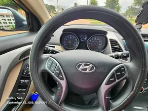 Hyundai Elantra Limited Sedan FWD (1.8L 4cyl 6A) 2016