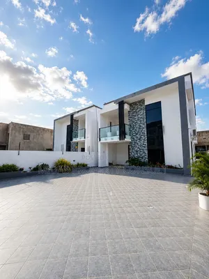 4bdrm Duplex in East Legon Hills, Lake Side Estate for sale