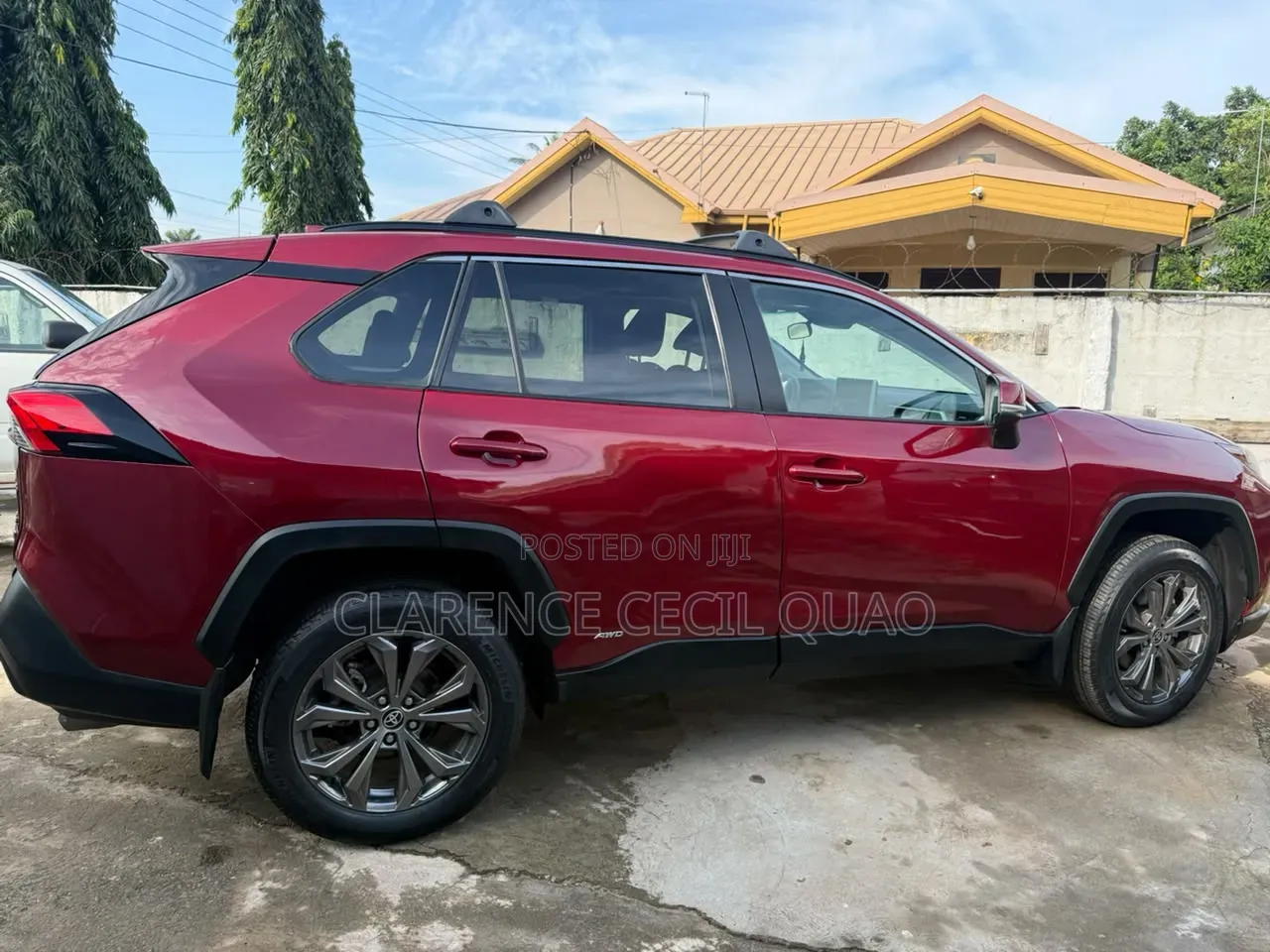 Toyota RAV4 XLE AWD 2024 Red