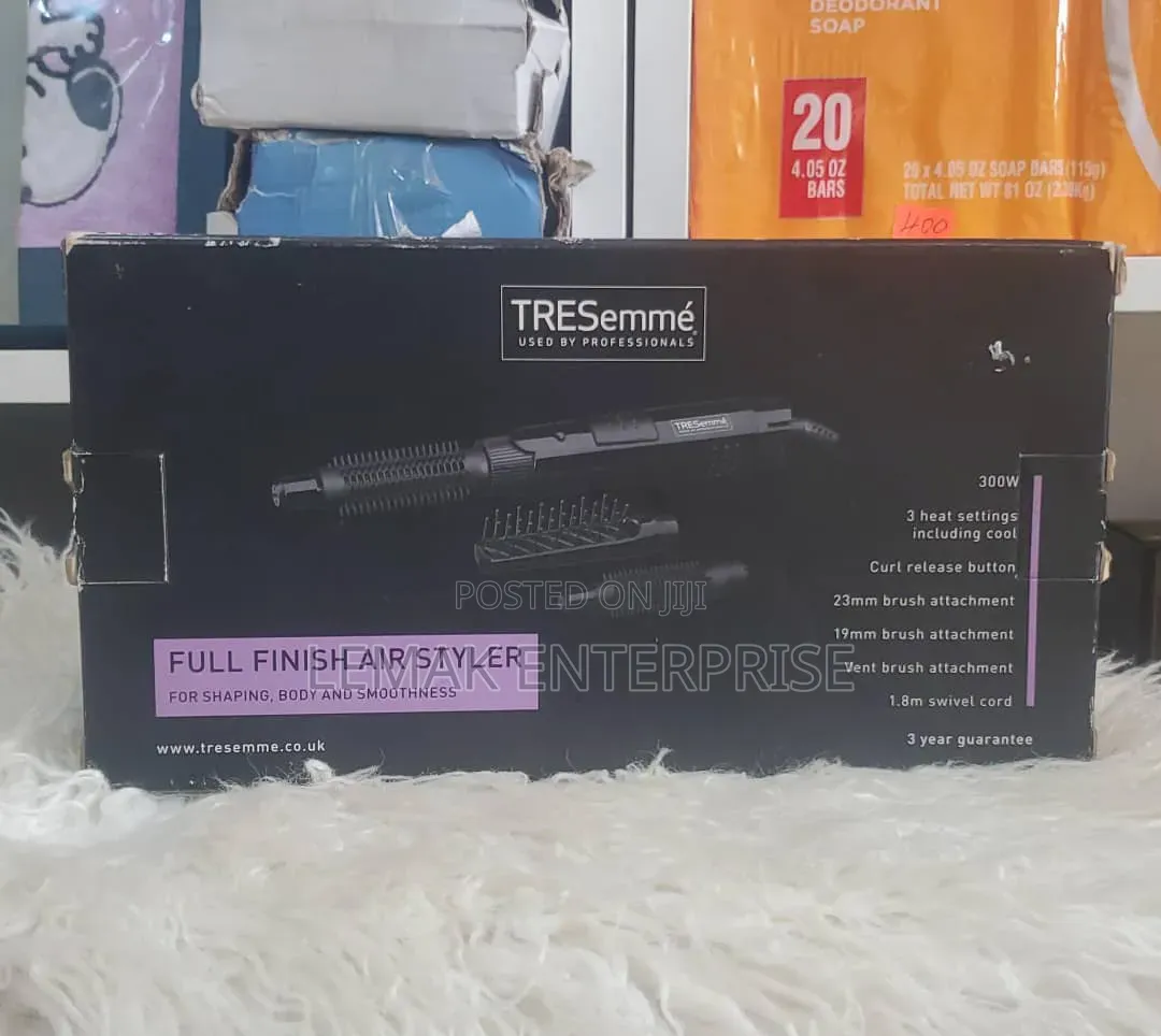 TRESemmé Full Finish Air Styler 300W Hot Air Hair Dry Style Brush