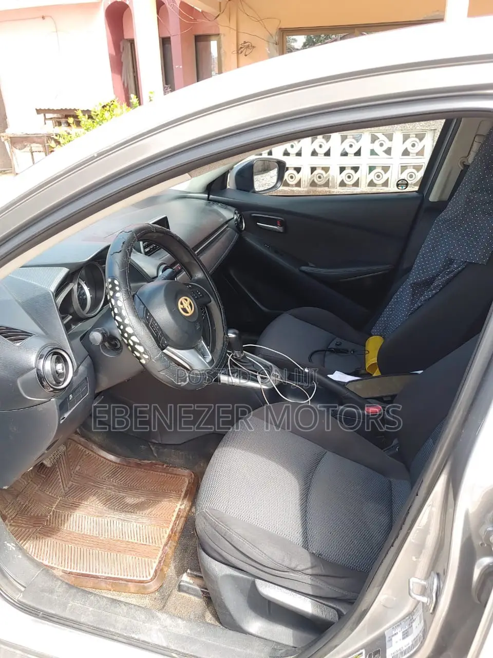 Toyota Yaris 2016 Silver