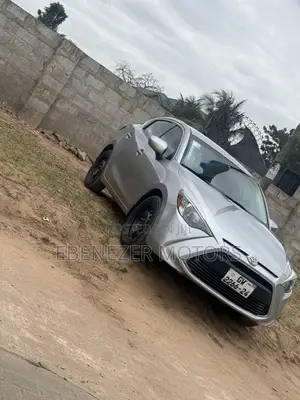 Toyota Yaris 2016 Silver