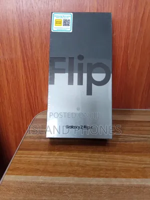 New Samsung Galaxy Z Flip4 256 GB White