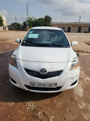 Toyota Yaris 2010 White