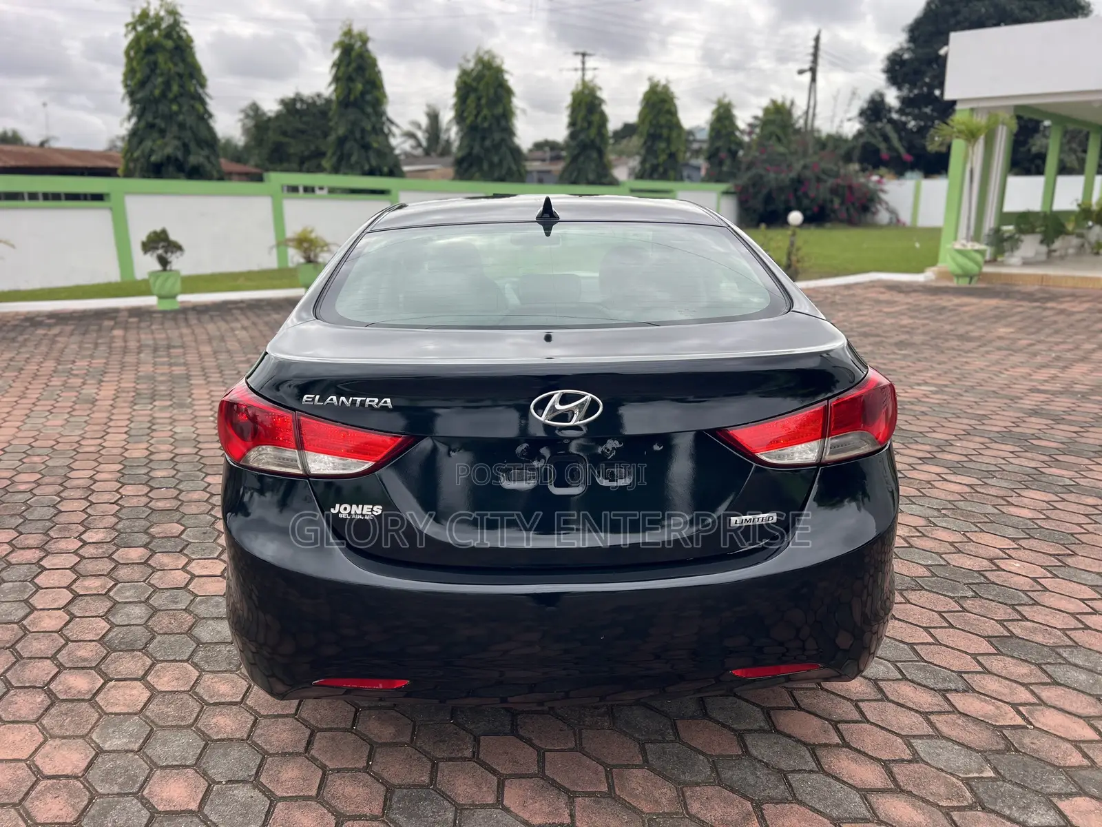 Hyundai Elantra Limited Sedan FWD (1.8L 4cyl 6A) 2013 Black