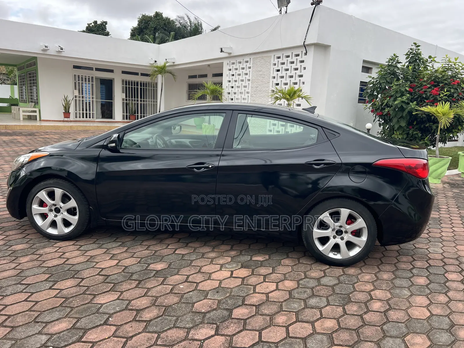 Hyundai Elantra Limited Sedan FWD (1.8L 4cyl 6A) 2013 Black