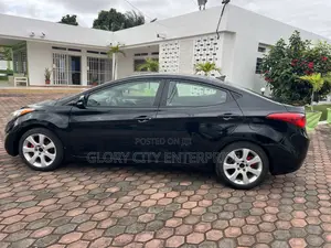 Hyundai Elantra Limited Sedan FWD (1.8L 4cyl 6A) 2013 Black