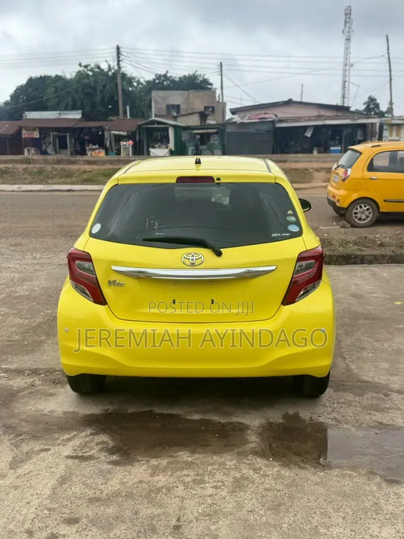 Toyota Vitz 1.3 FWD 5dr 2015 Yellow