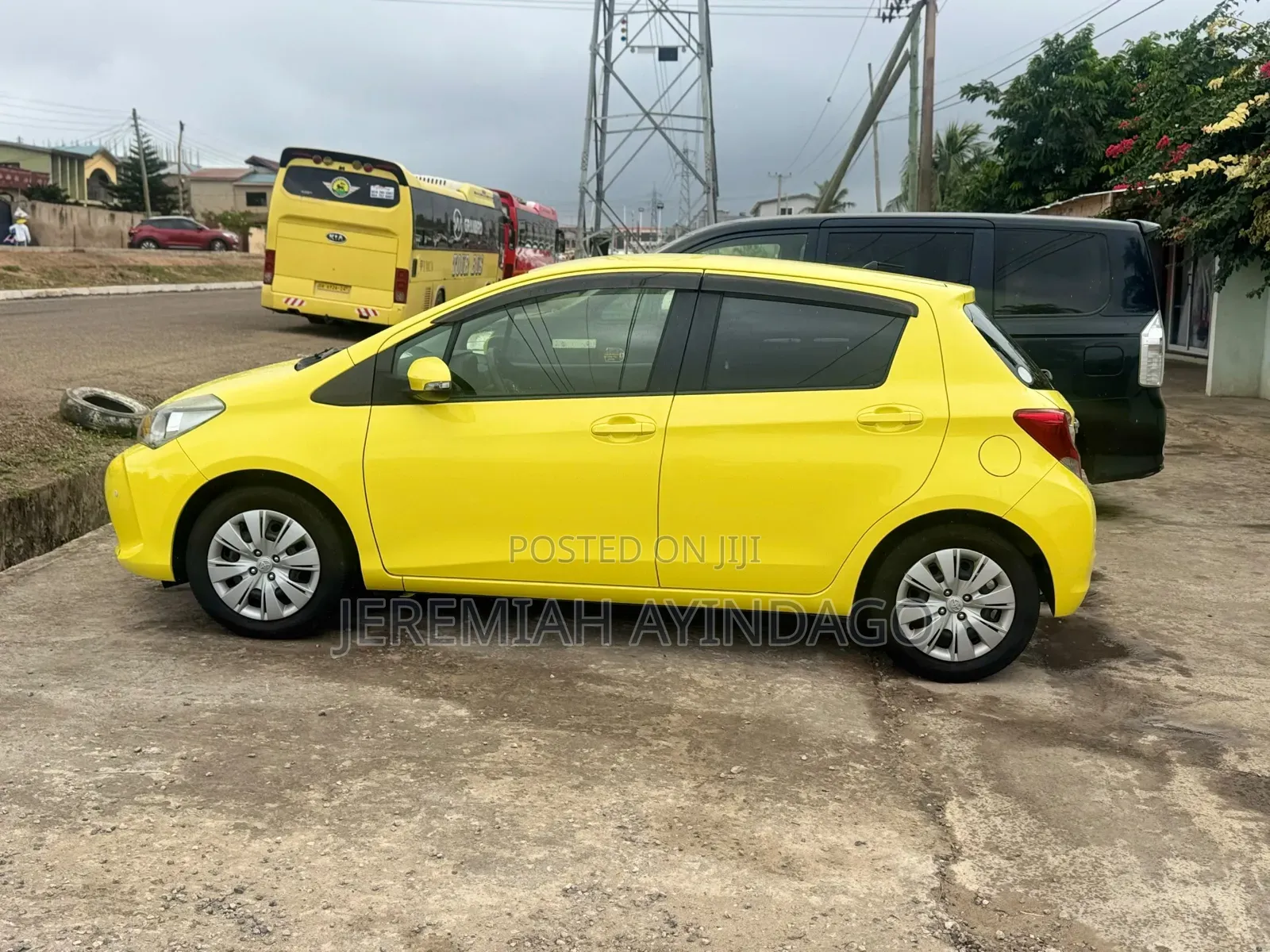 Toyota Vitz 1.3 FWD 5dr 2015 Yellow