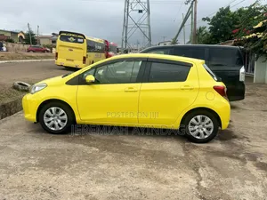 Toyota Vitz 1.3 FWD 5dr 2015 Yellow