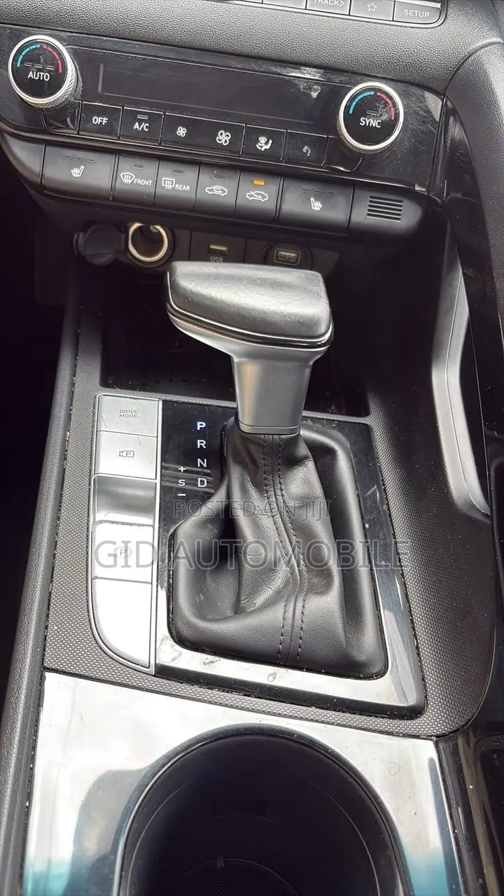 Hyundai Elantra 2023 Blue
