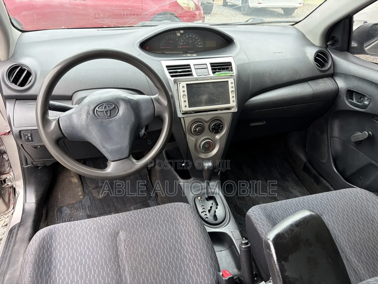 Toyota Yaris Base Sedan 4dr 2010 Silver