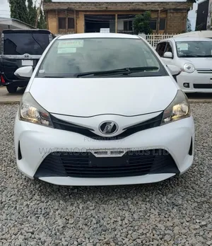 Toyota Vitz 1.3 FWD 5dr 2014 White