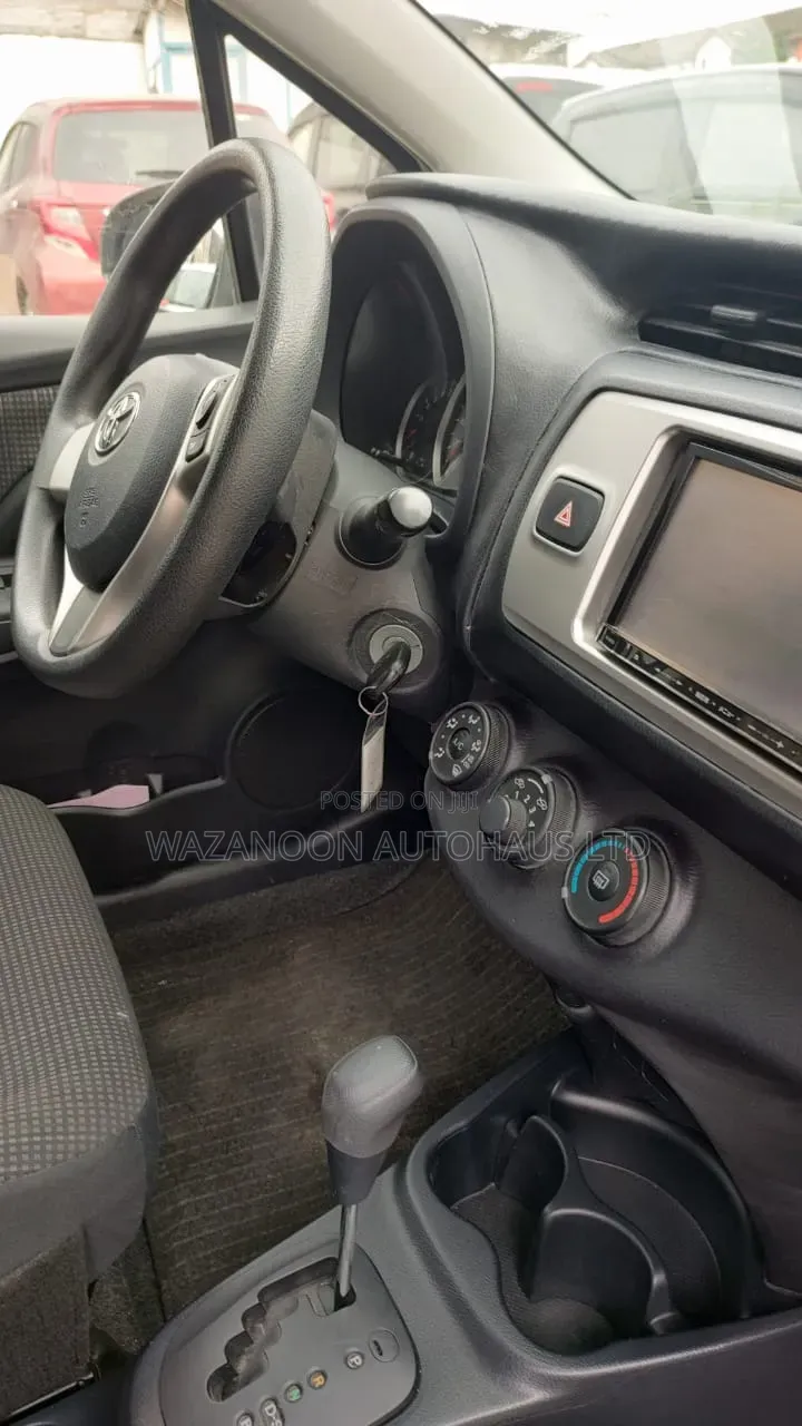 Toyota Vitz 1.3 FWD 5dr 2014 White