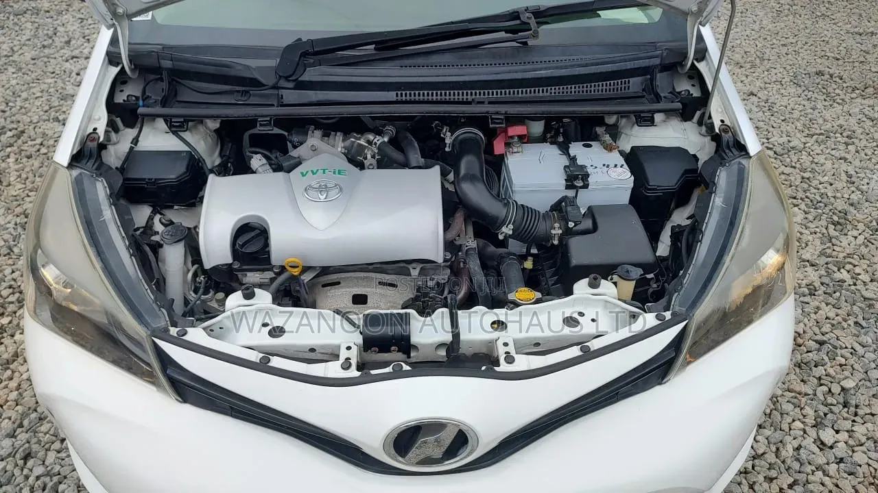 Toyota Vitz 1.3 FWD 5dr 2014 White