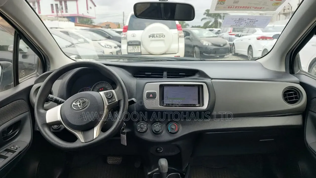 Toyota Vitz 1.3 FWD 5dr 2014 White