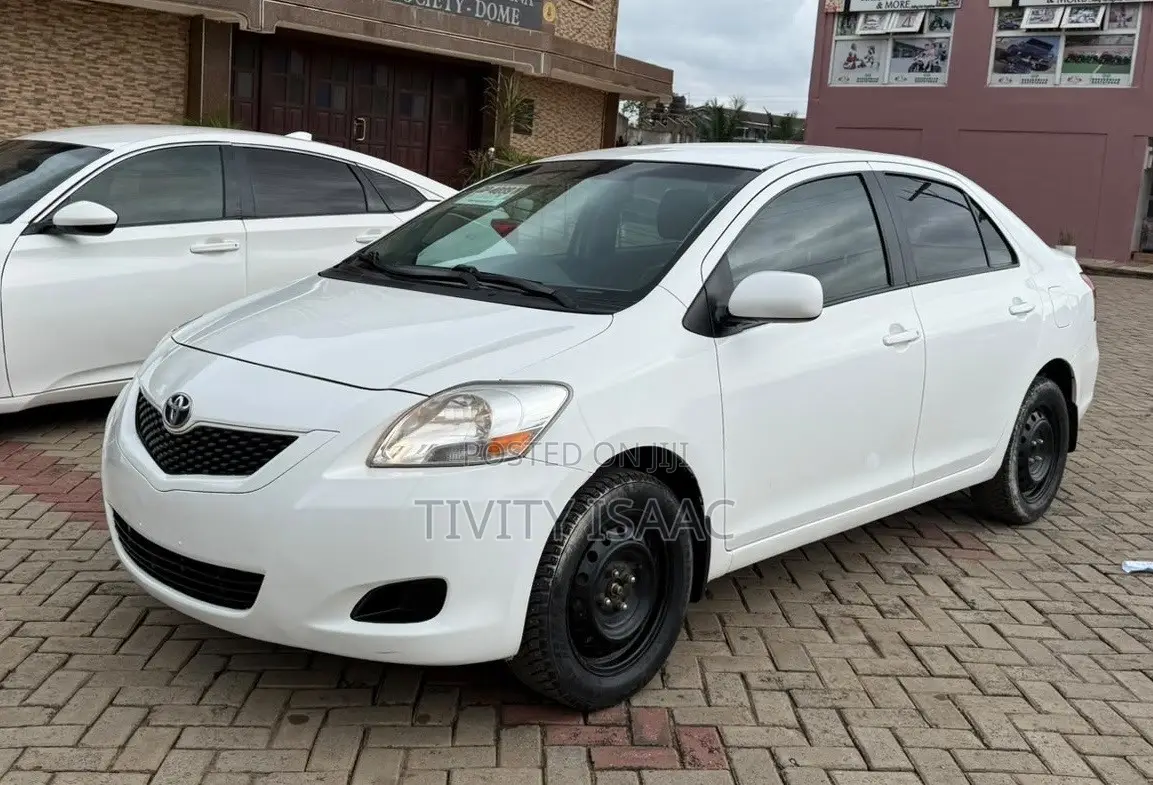 Toyota Yaris 2012 White