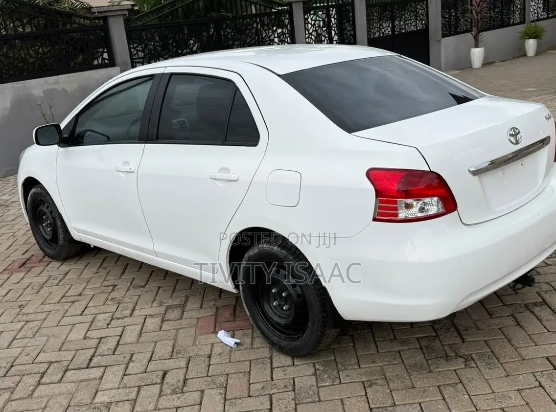 Toyota Yaris 2012 White