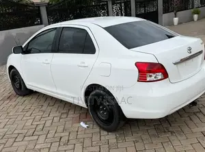 Toyota Yaris 2012 White