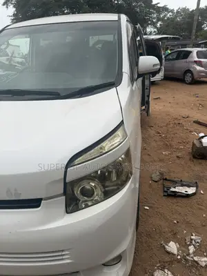 Toyota Voxy V 2WD 8-Seater 2010 White