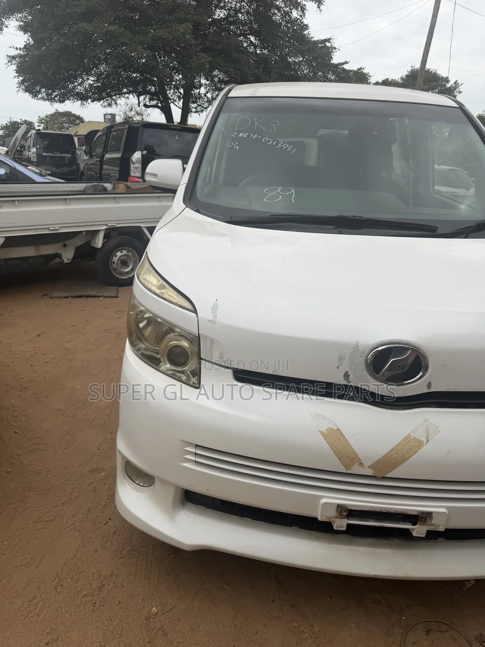 Toyota Voxy V 2WD 8-Seater 2010 White