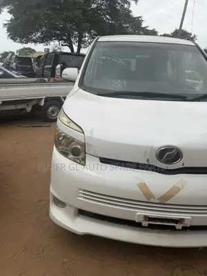 Toyota Voxy V 2WD 8-Seater 2010 White