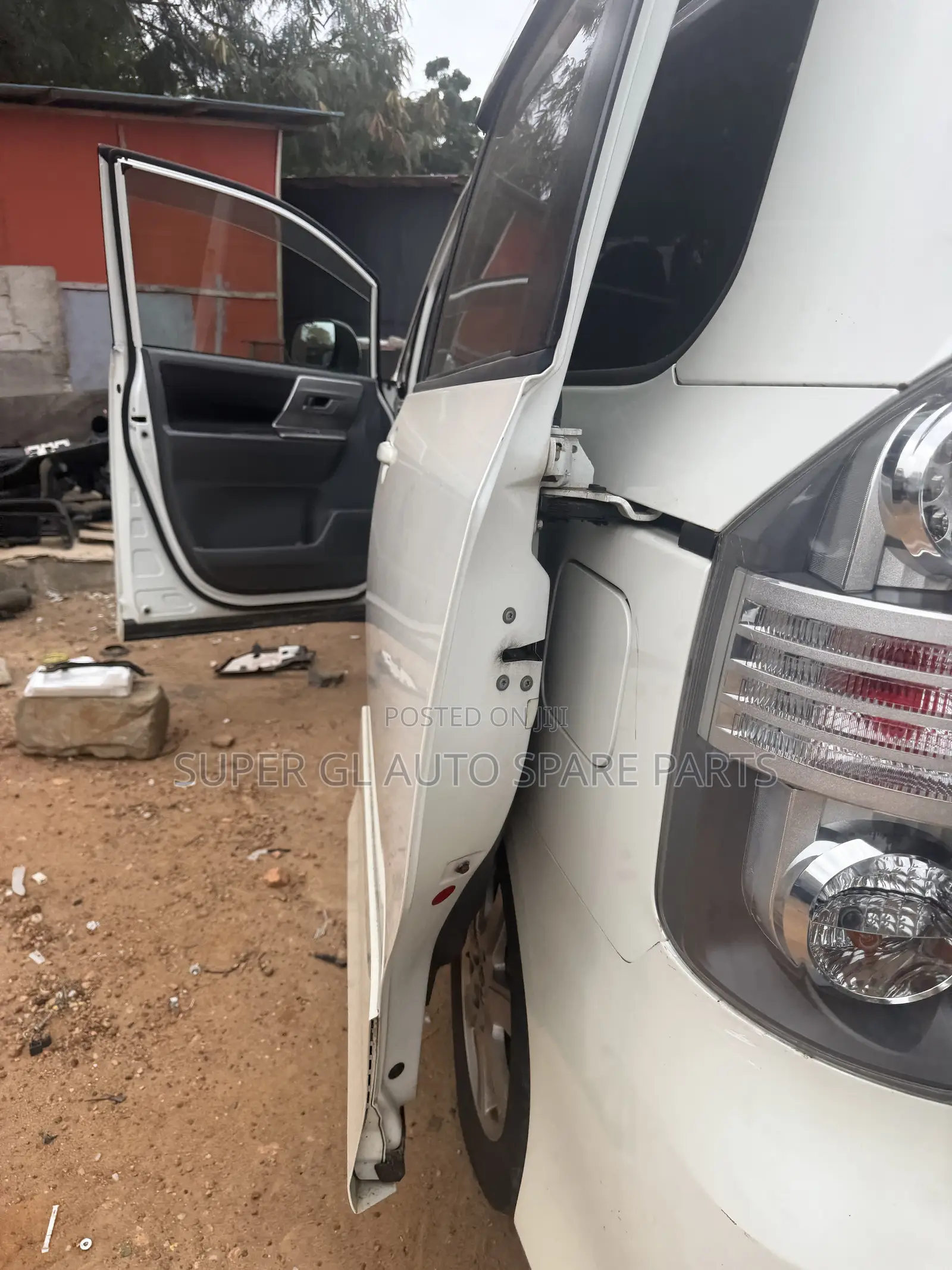 Toyota Voxy V 2WD 8-Seater 2010 White