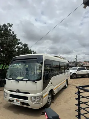 Toyota HiAce 2023 White