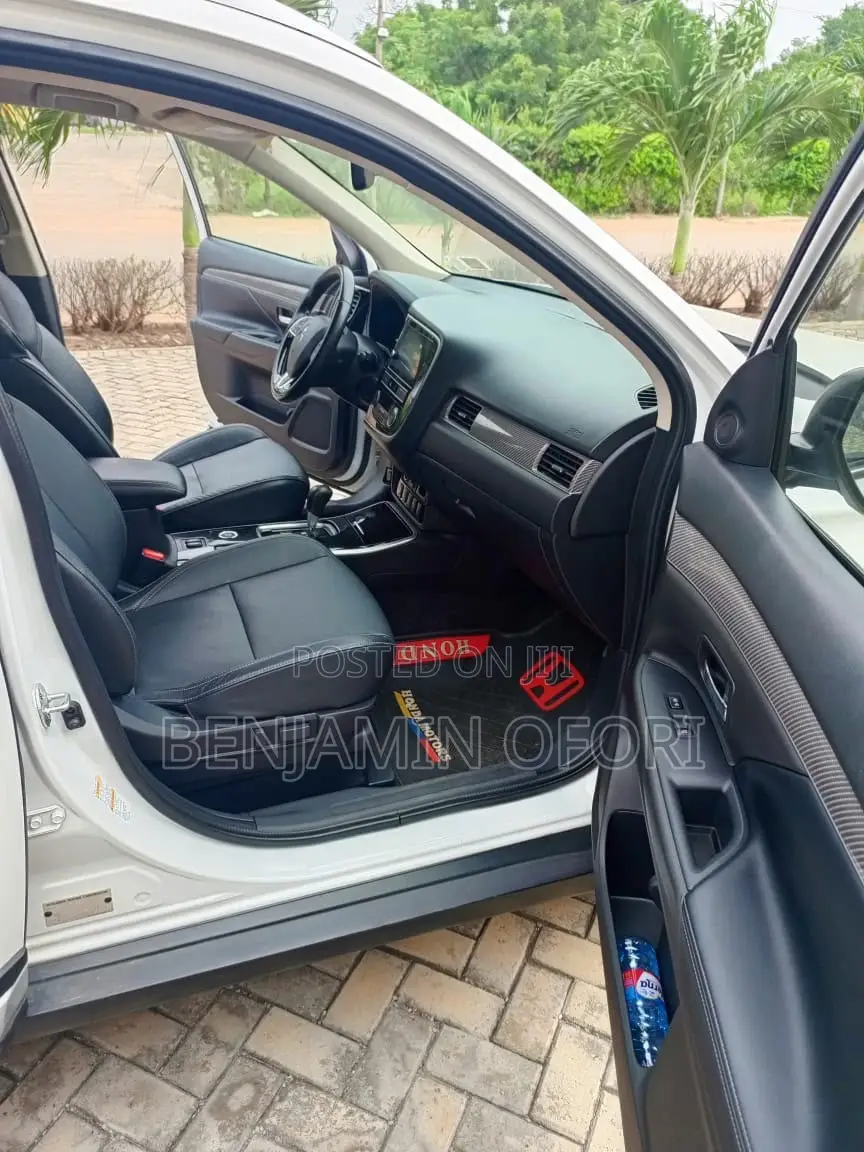 Mitsubishi Outlander SEL AWC 2019 White