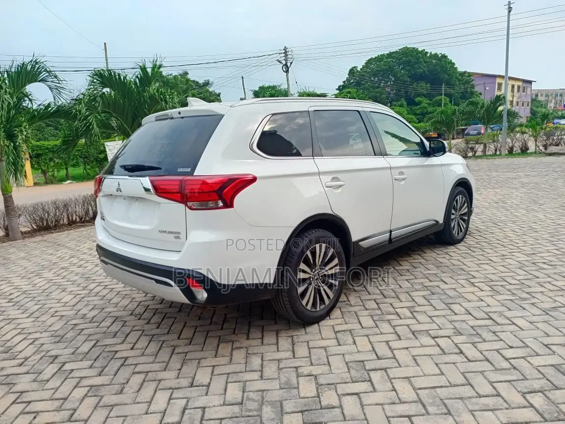 Mitsubishi Outlander SEL AWC 2019 White