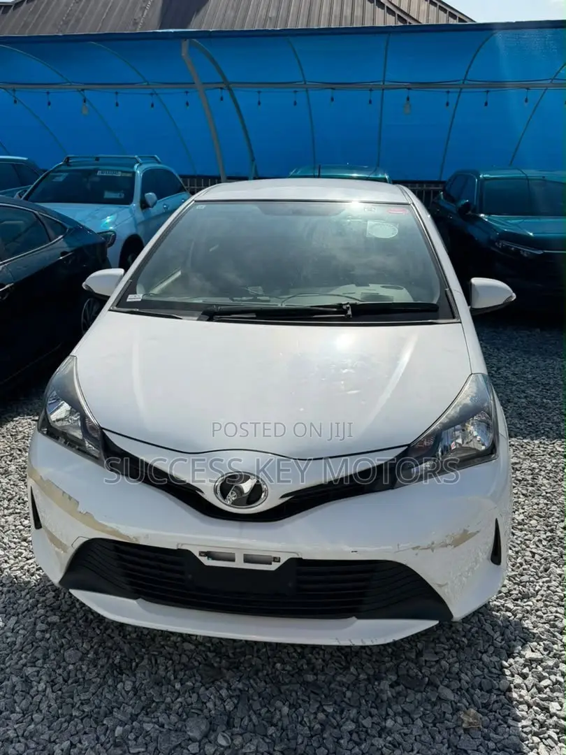 Toyota Vitz 2015 White