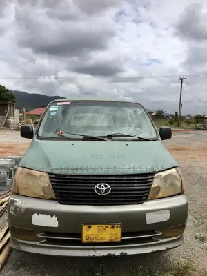 Toyota HiAce 2010 Green