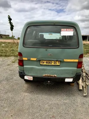 Toyota HiAce 2010 Green