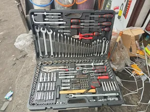 213 Pieces 1/4,3/8 1/2 Drive Socket Set
