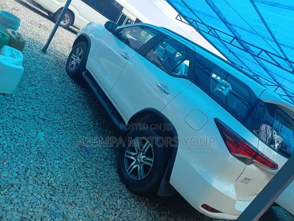 Toyota Fortuner 2022 White