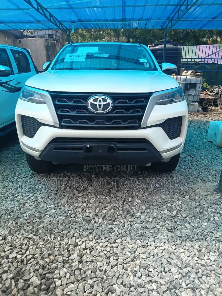 Toyota Fortuner 2022 White