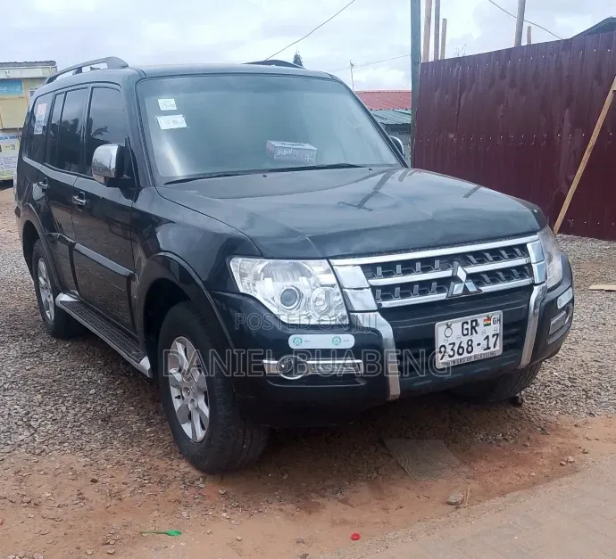 Mitsubishi Pajero 2016 Black