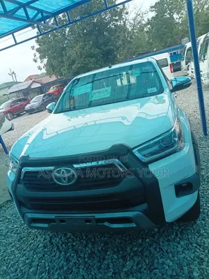 Toyota Hilux 2024 White