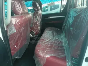 Toyota Hilux 2024 White