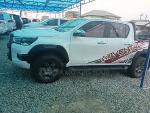 Toyota Hilux 2024 White
