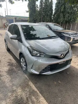 Toyota Vitz 1.3 FWD 5dr 2015 Silver