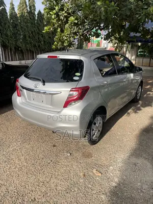 Toyota Vitz 1.3 FWD 5dr 2015 Silver