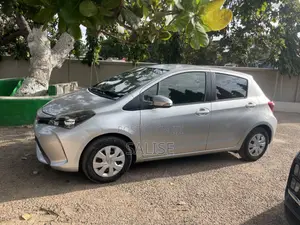 Toyota Vitz 1.3 FWD 5dr 2015 Silver