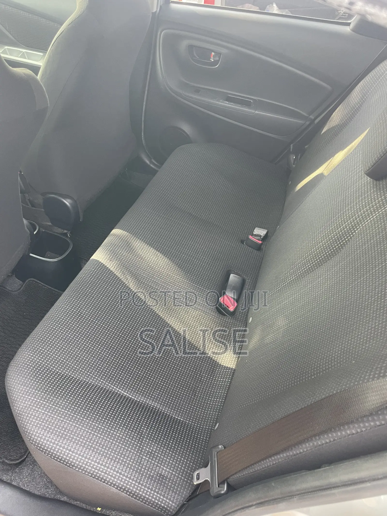 Toyota Vitz 1.3 FWD 5dr 2015 Silver